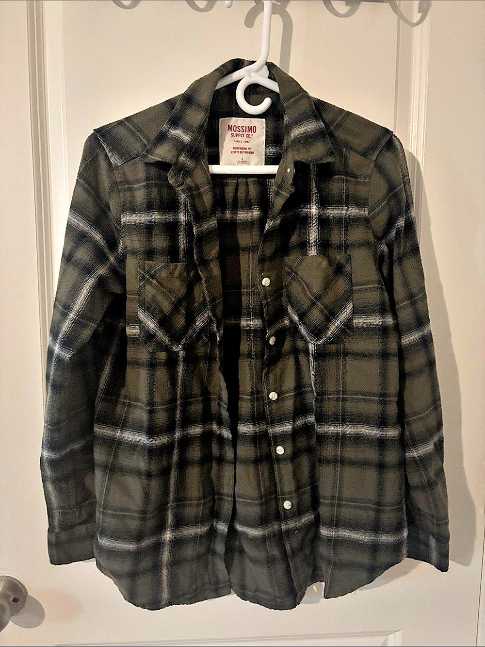 Mossimo Boyfriend Fit Plaid Shirt in Black & Gray Size Small Like New